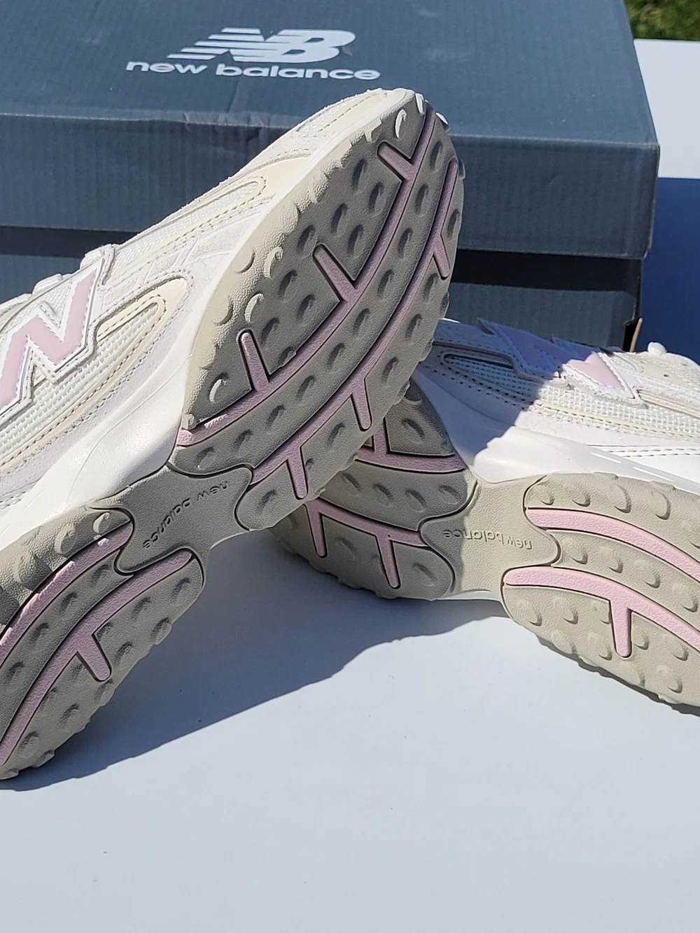 YOUTH/WOMENS 5.5Y/7W NEW BALANCE 204L ATHLETIC/ RUNNING SHOE– WHITE/PINK – NIB - Picture 4 of 7